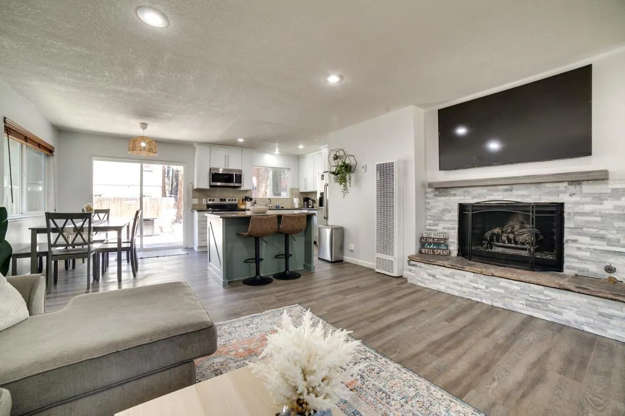 Pet-Friendly South Lake Tahoe Vacation Rental! 펜션