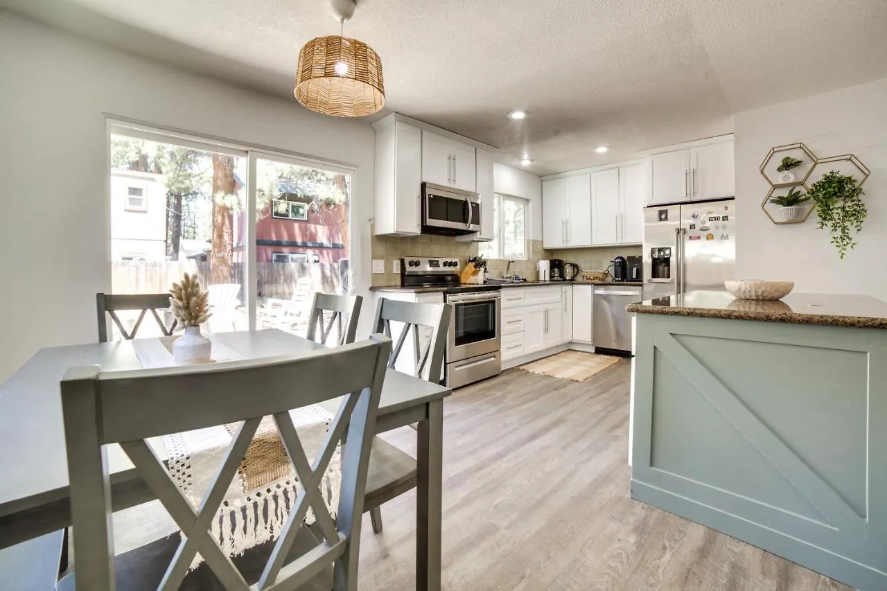 Pet-Friendly South Lake Tahoe Vacation Rental! 0*,